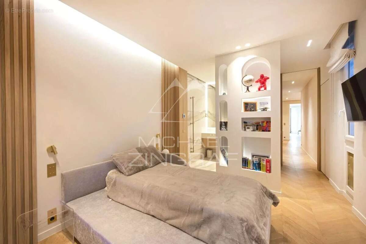 Appartement à PARIS-7E