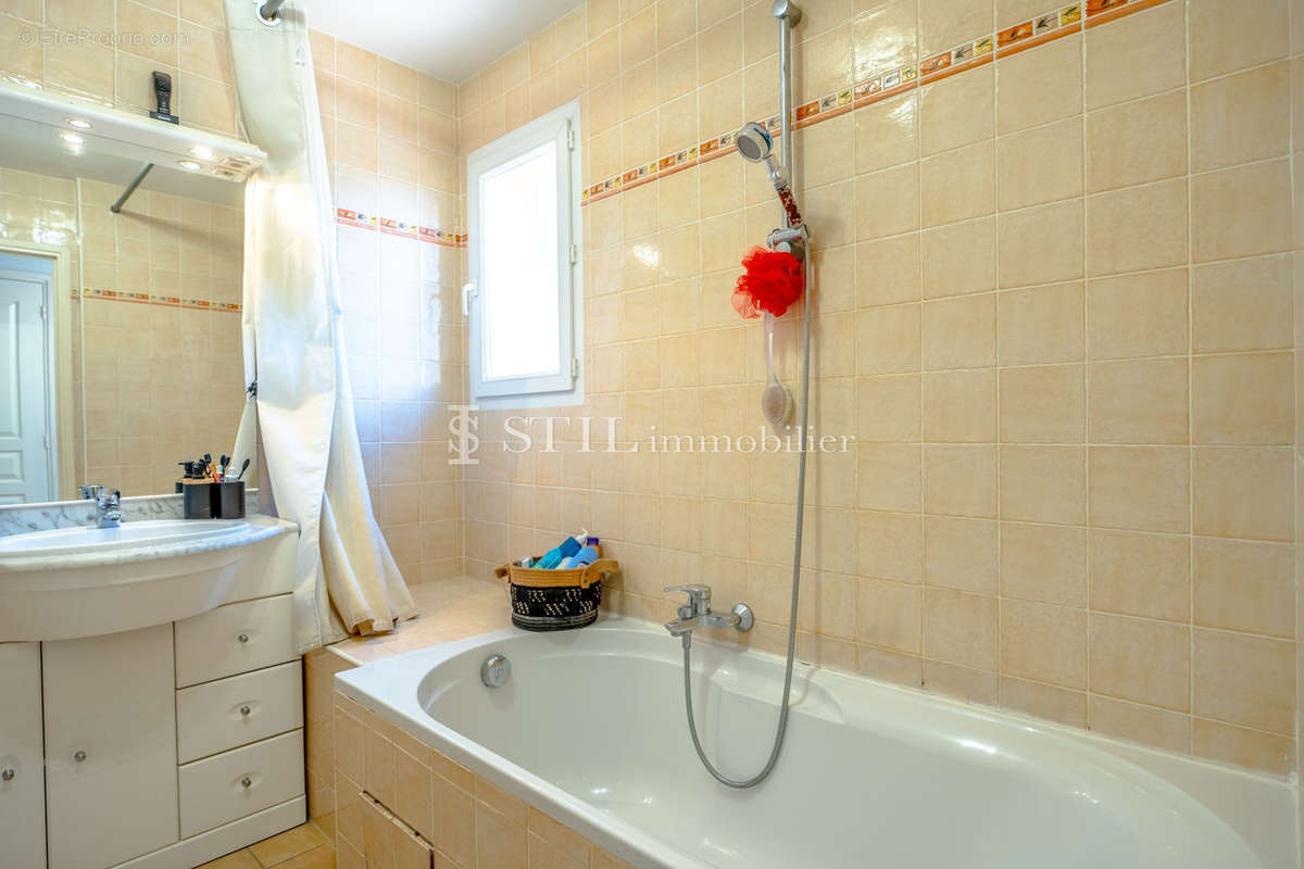 Maison à LES ISSAMBRES