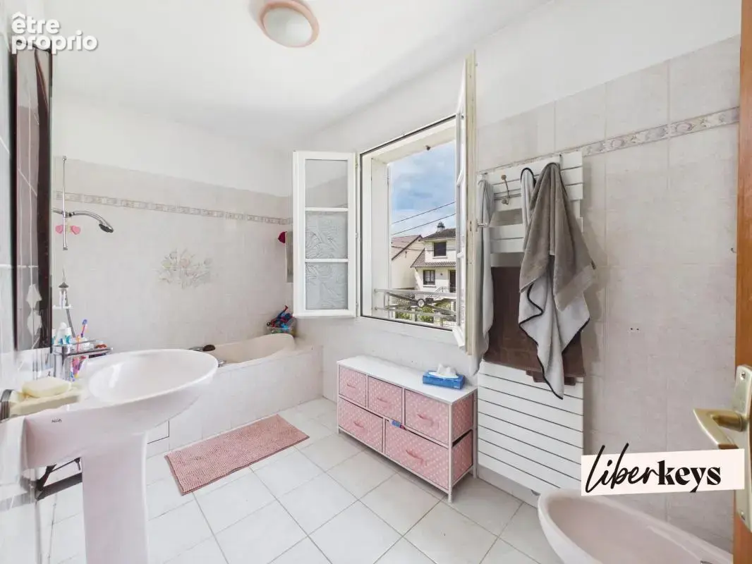 Maison familiale 285 m² au sol – 5 chambres – Terrain de 500 m² – Sous-sol total - photo 19
