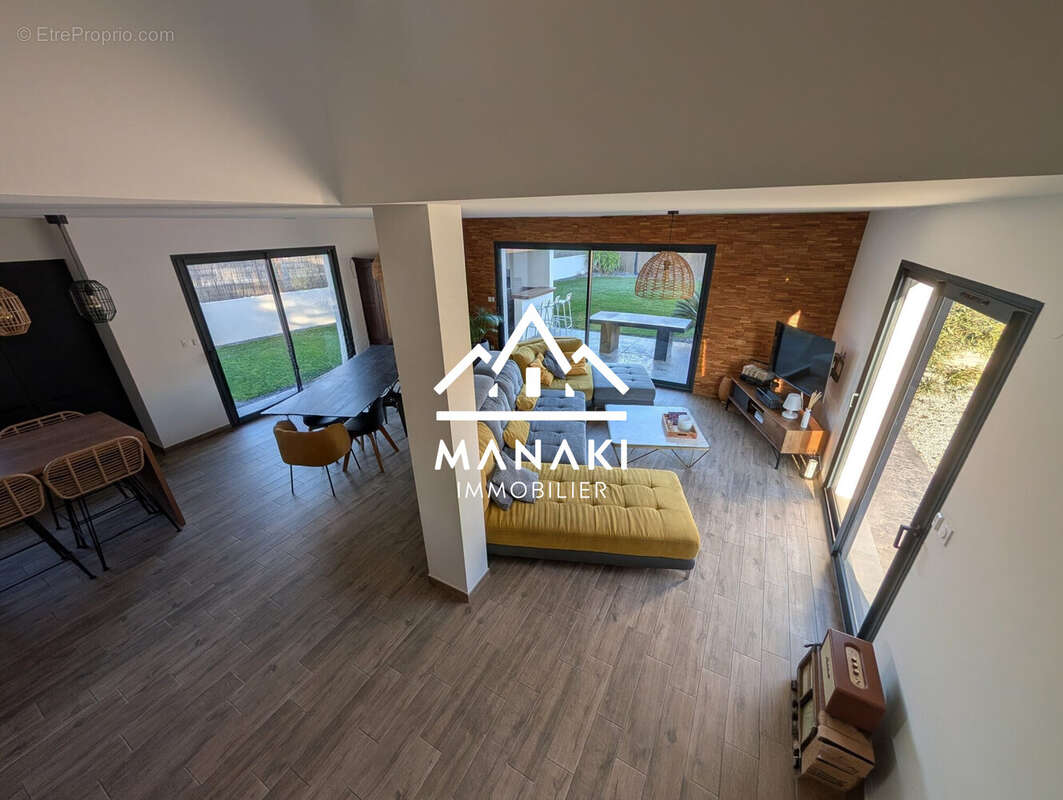 Pièce de vie  - Maison à PEZILLA-LA-RIVIERE