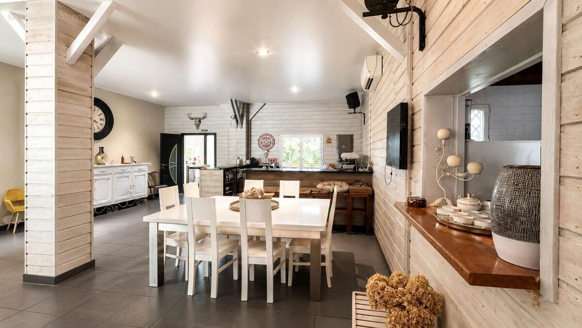 Propriété à vendre 215m² SAINT JEAN D'ILLAC (33) - photo 2