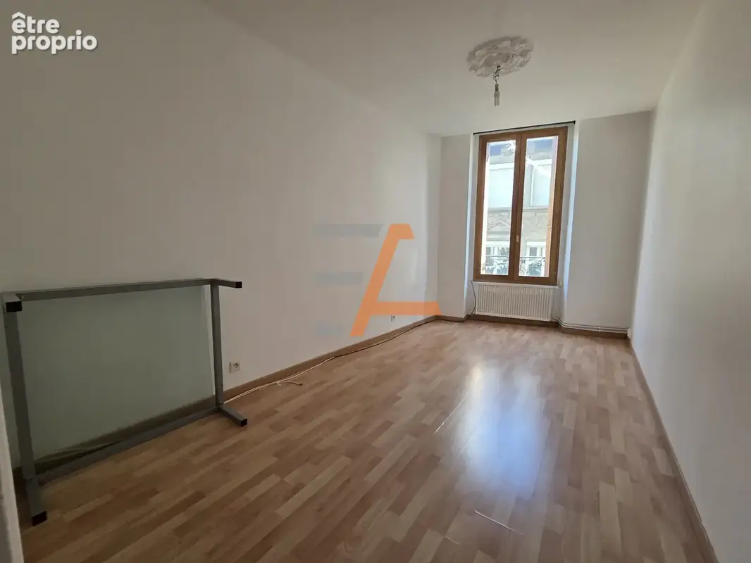 Appartement F3 rénové   74 m2   Hyper centre - photo 6