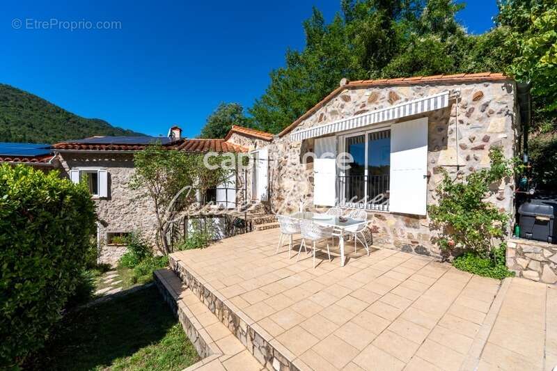 Maison à SAINT-LAURENT-DE-CERDANS