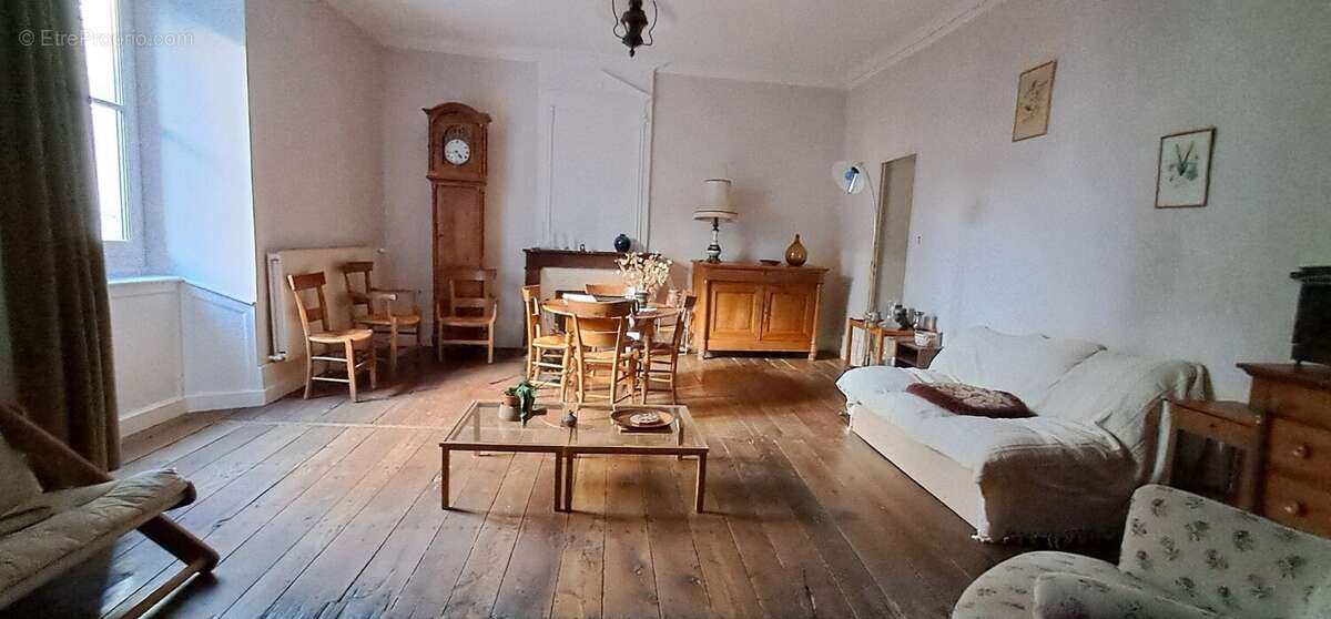 Maison à CONFOLENS