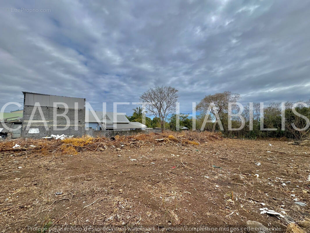 Terrain à SAINT-PIERRE