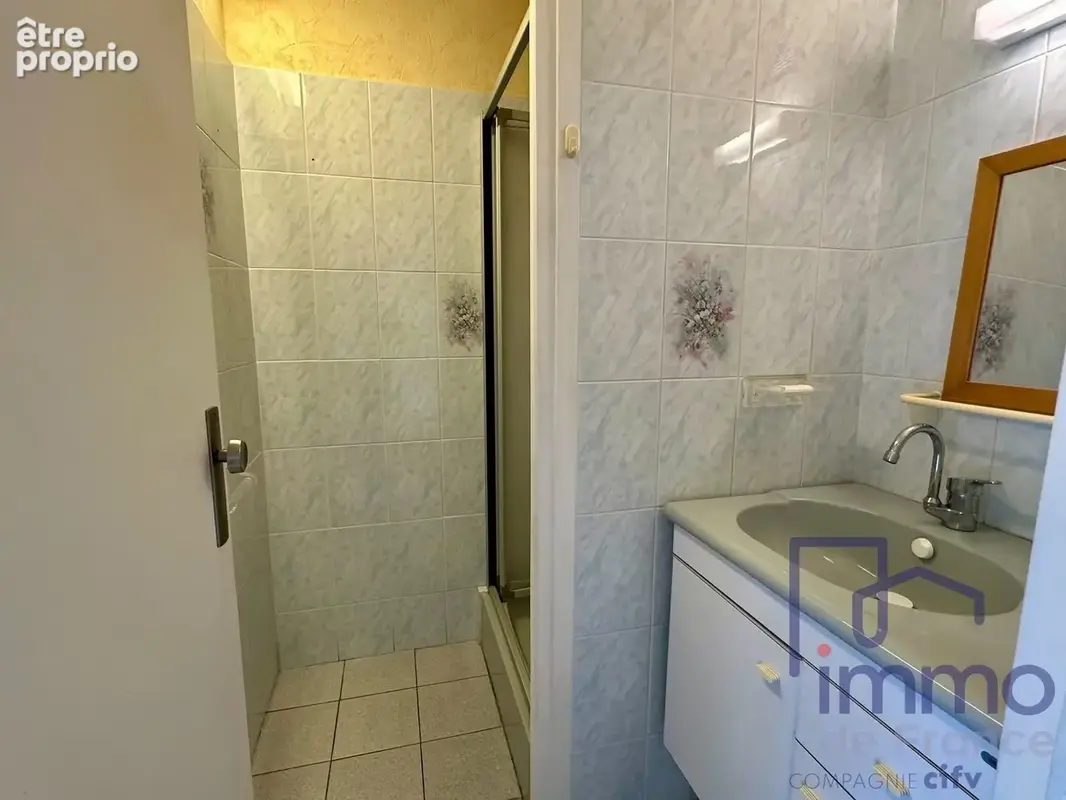 Appartement 57 m² à Saint-Etienne  - photo 8