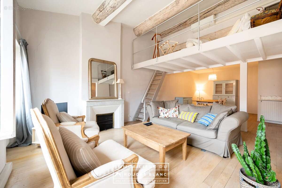 Appartement à MARSEILLE-1E