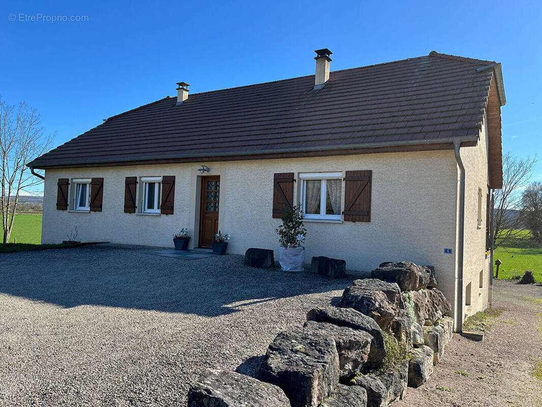 Maison à CHENEVREY-ET-MOROGNE