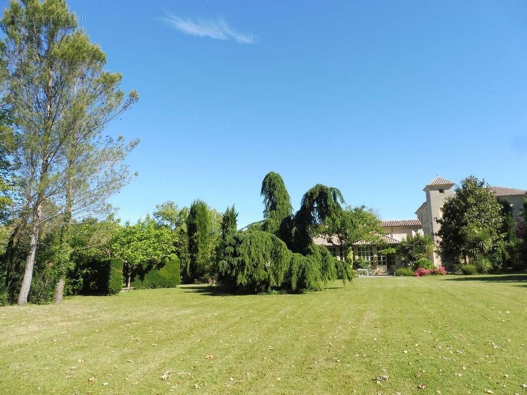 915 m² à Uzes  - photo 2