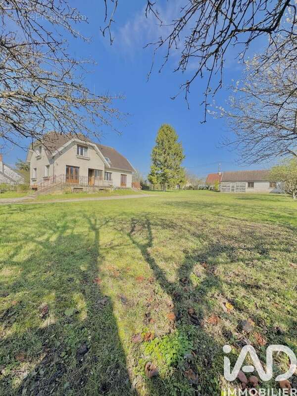 Maison 185 m² à Saint-Loup-De-Buffigny  - photo 2