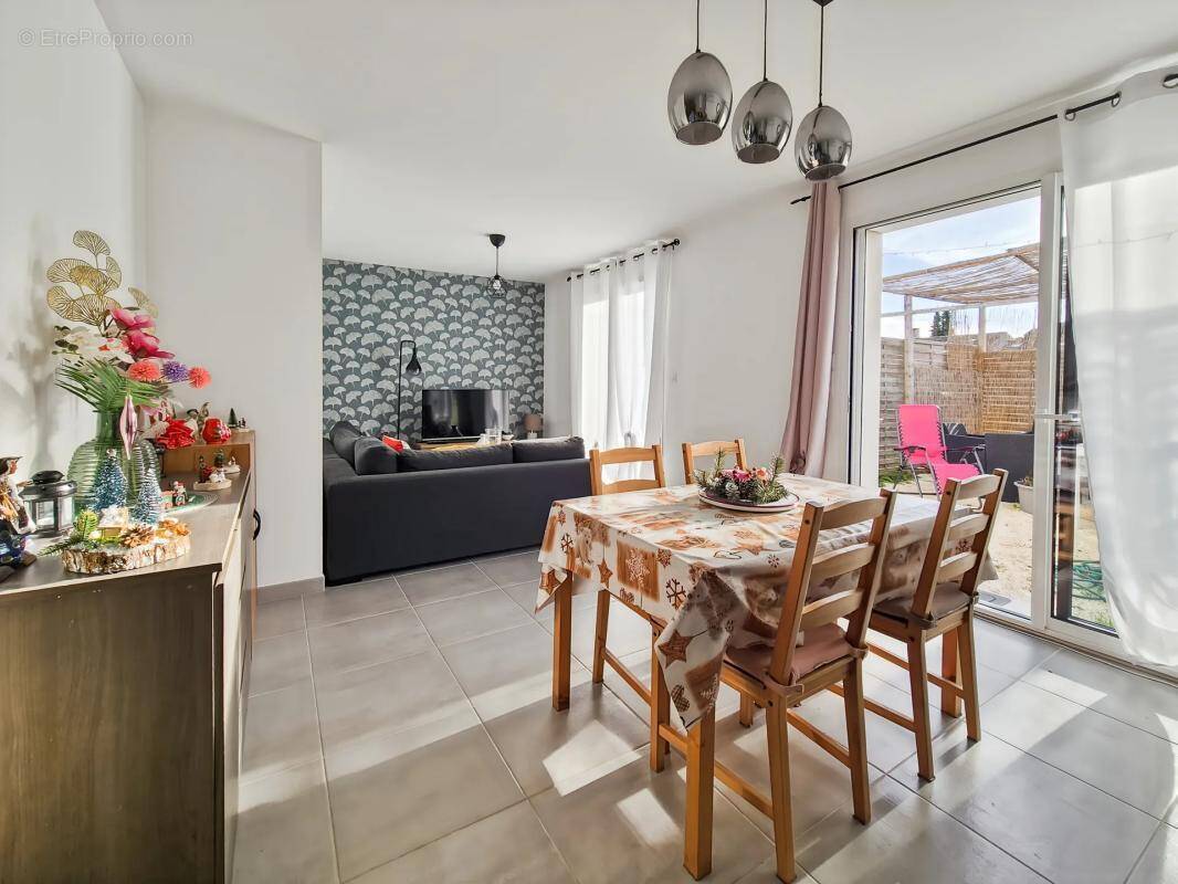 Maison à BRIZAMBOURG