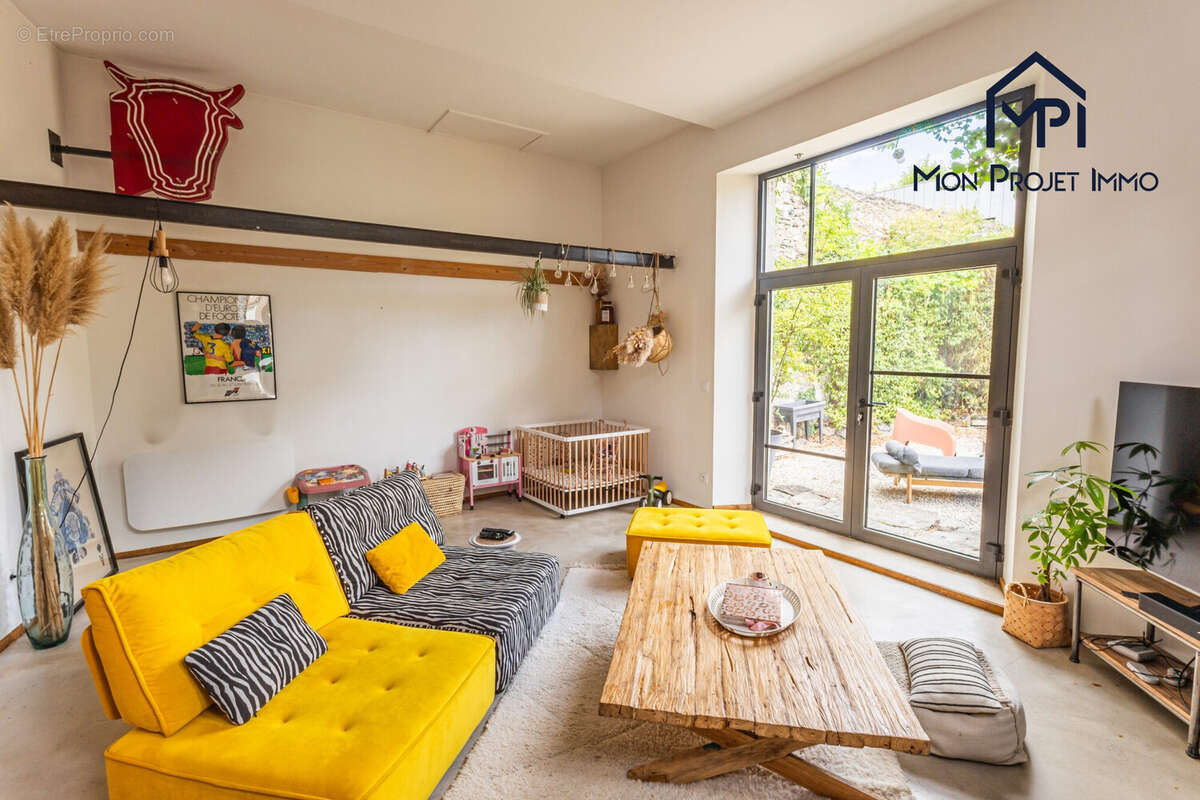 Maison 161 m² à Laval  - photo 3