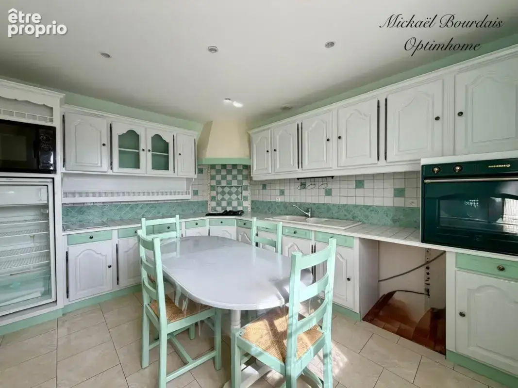 Maison familiale + dépendances – 230 m² – piscine – fort potentiel - photo 3