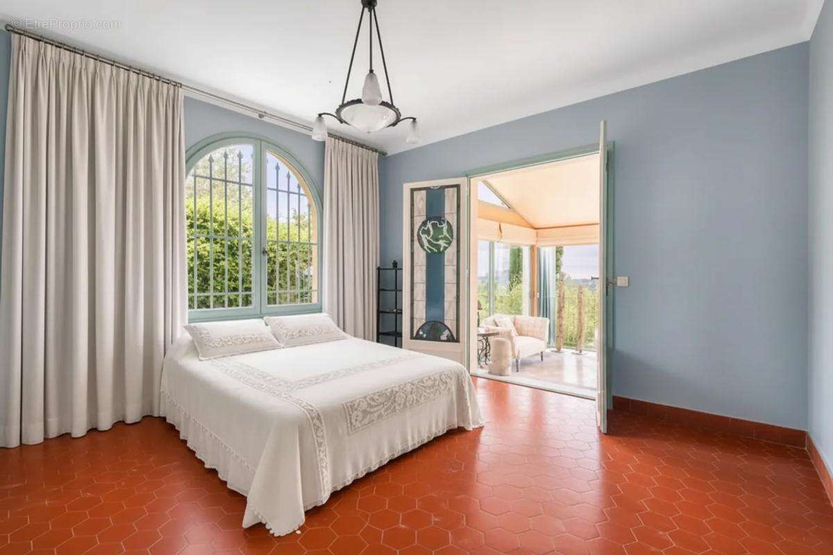 Villa avec piscine, vue sur collines, mer et lac + maison d'amis - photo 9
