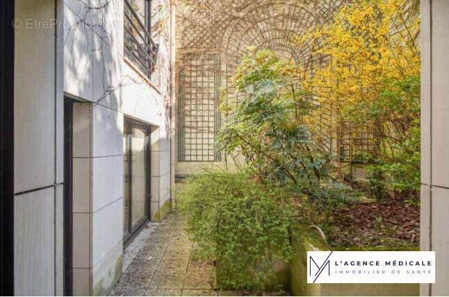 Commerce à PARIS-16E