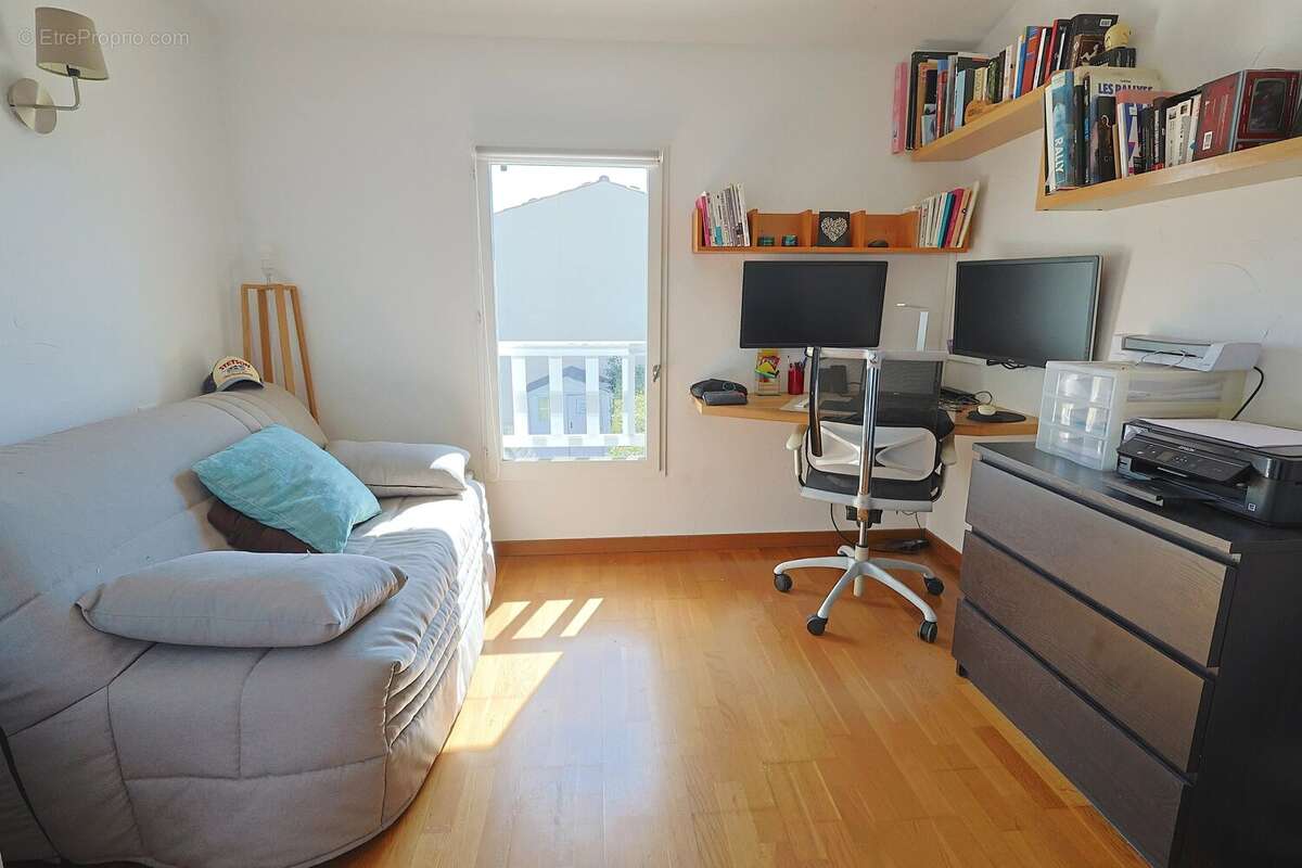 Maison à LA ROQUETTE-SUR-SIAGNE