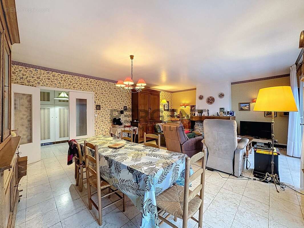 Maison à RENWEZ