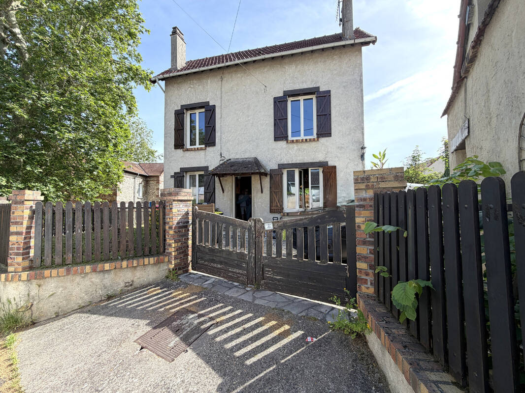 Maison à HOUDAN