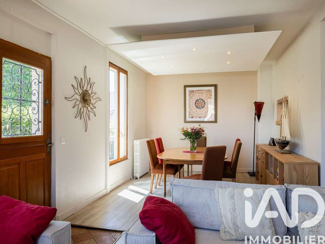 Maison 201 m² à Suresnes  - photo 4