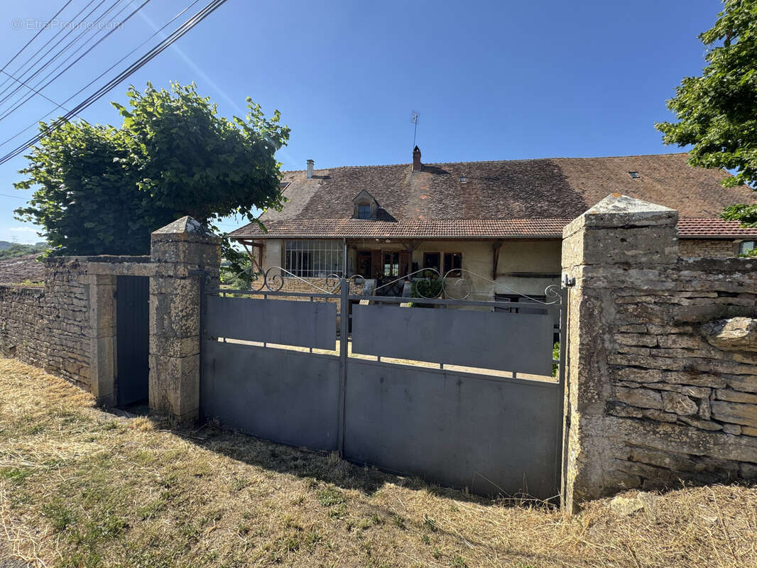 Maison à CURTIL-SOUS-BURNAND