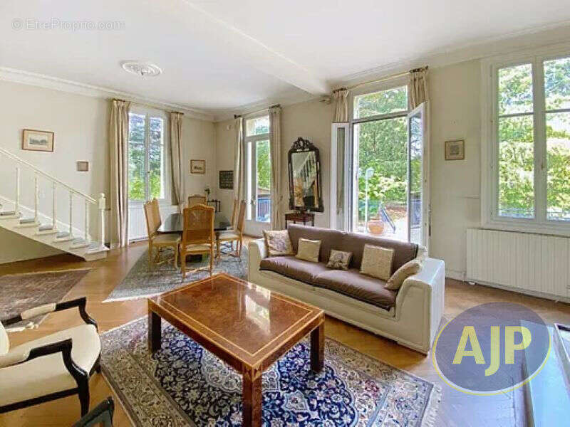 Maison de maître sur parcelle d'environ 1000m² - photo 2