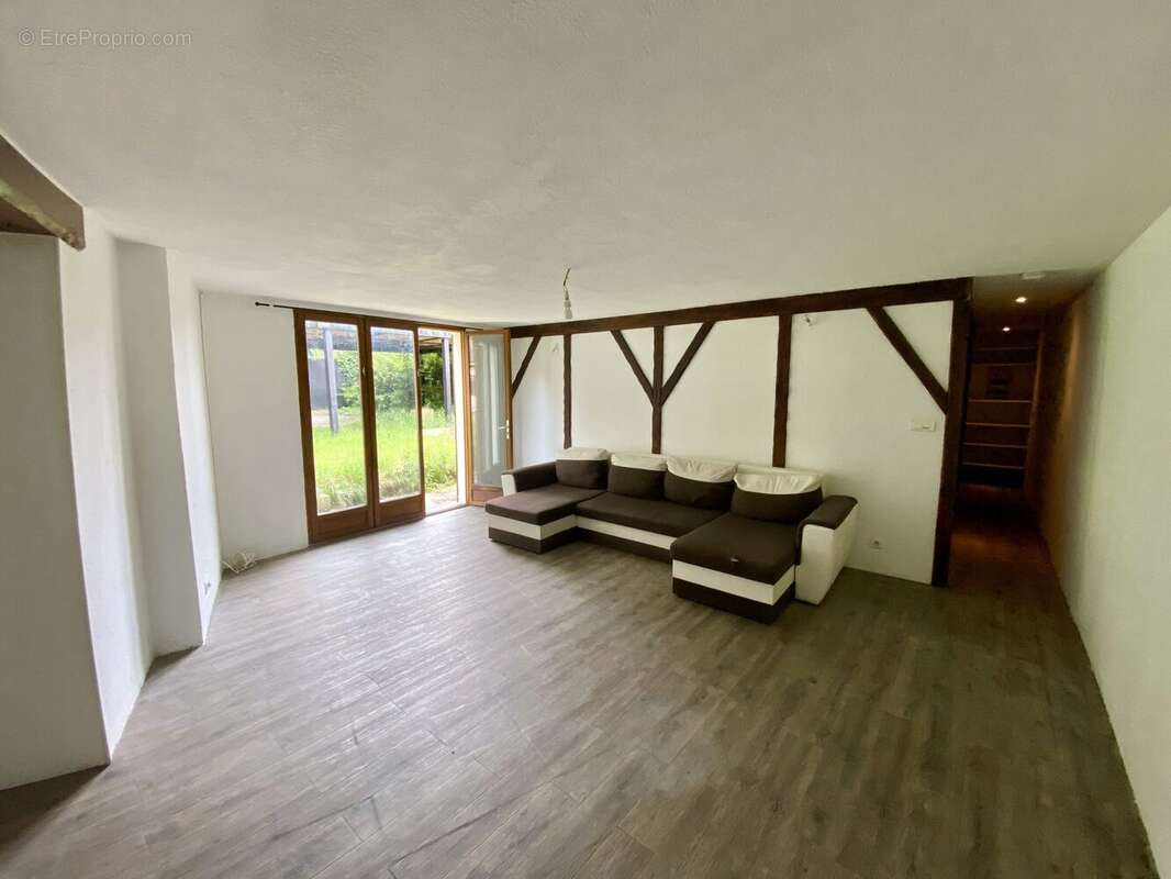 Salon - Maison à LUMIGNY-NESLES-ORMEAUX