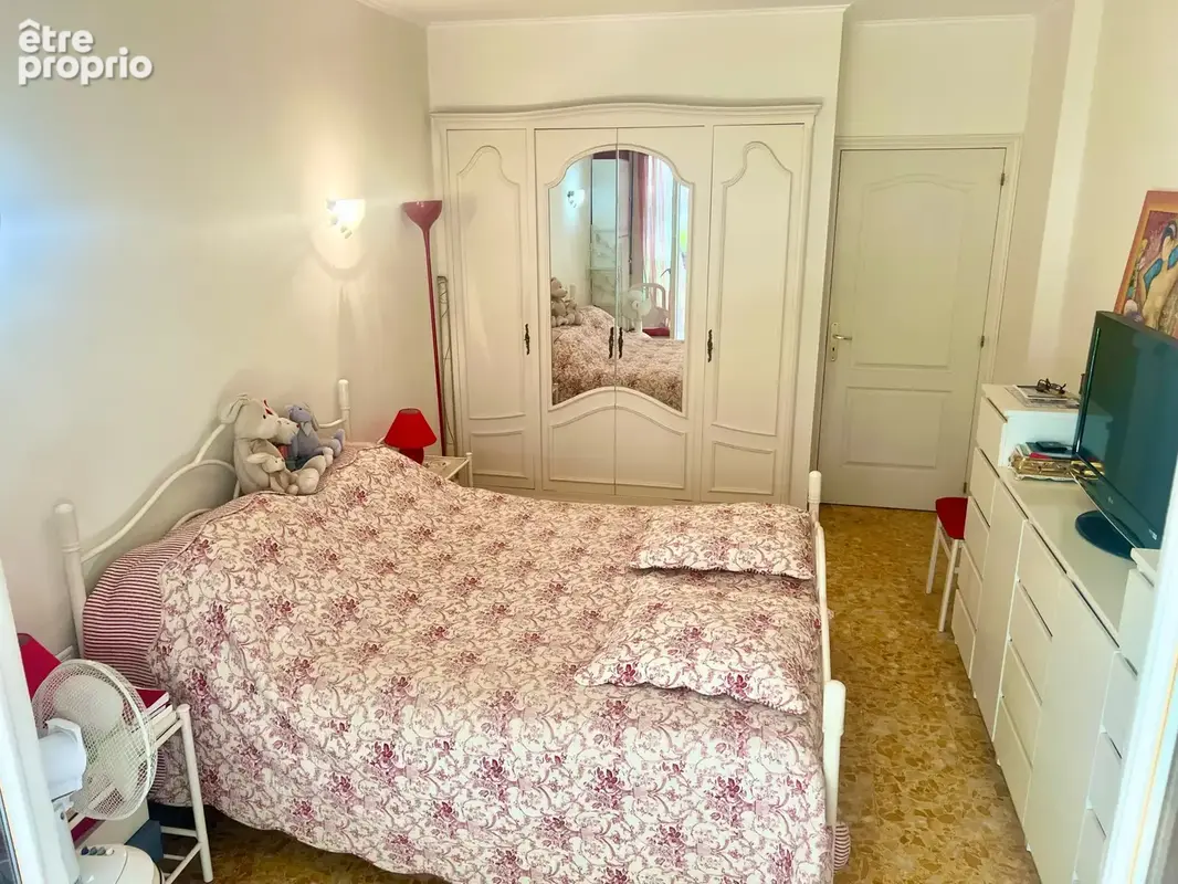 Le cannet limite cannes t4/t5 110 m2 terrasses sud 19 m2 studio sans vis-à-vis garage cave 2909€/m2 - photo 2
