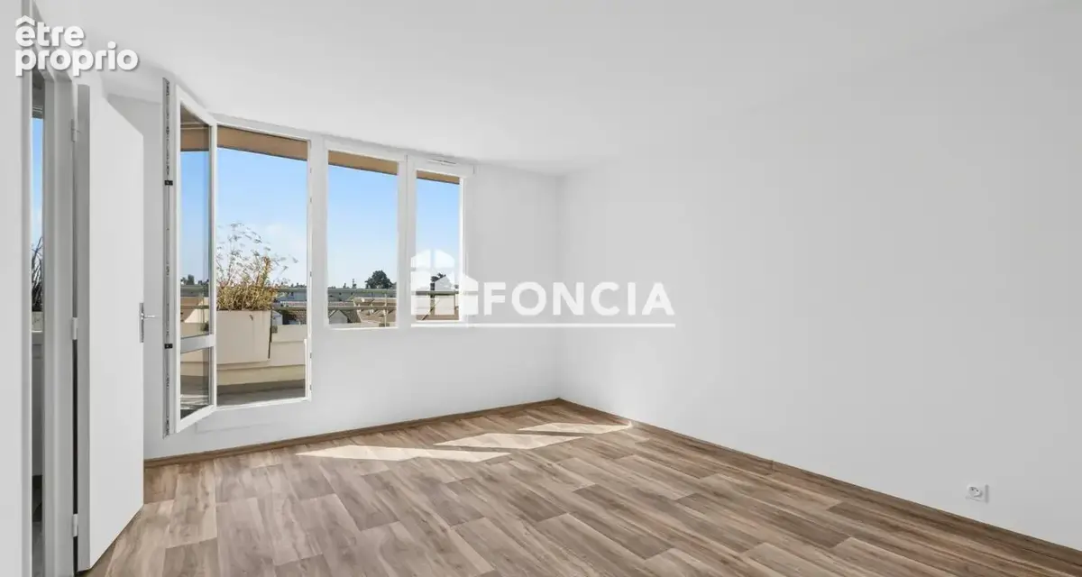 Opportunité : appartement T3 rénové avec balcon et parking, avenue Carnot à Trappes, aux portes de la gare - photo 3