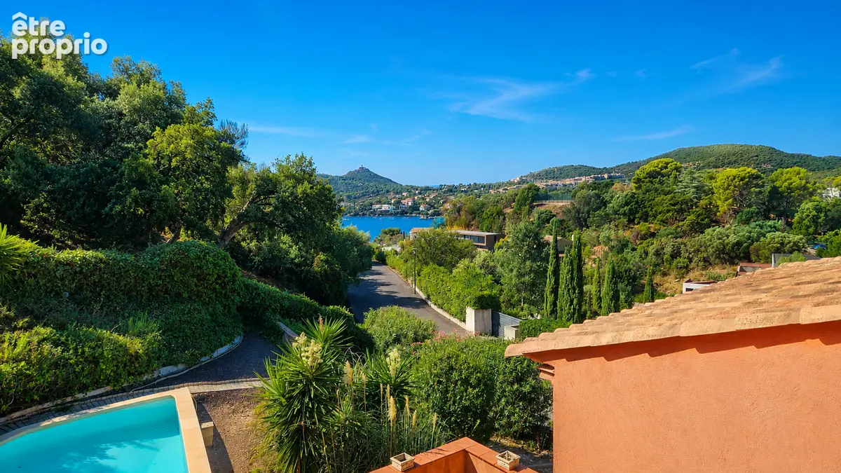 Villa neo-provencale avec vue mer dans un domaine prive - photo 18