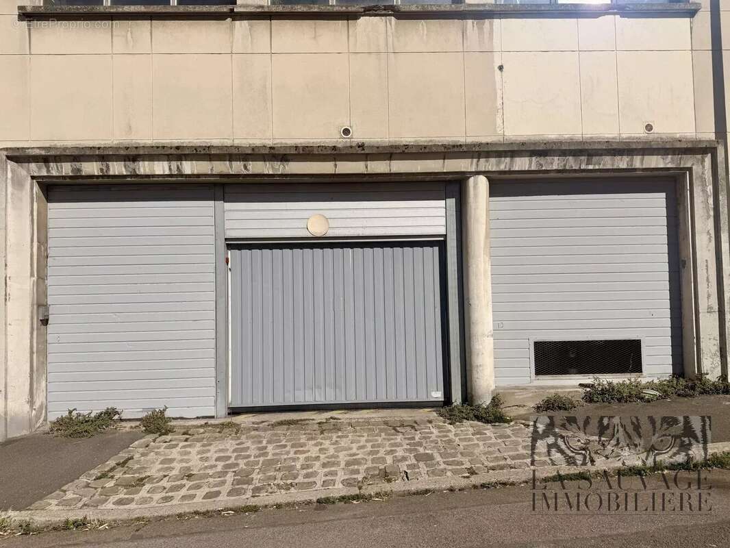 Parking à MONTREUIL