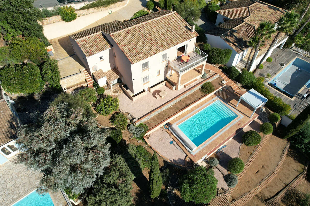 Maison à LES ISSAMBRES