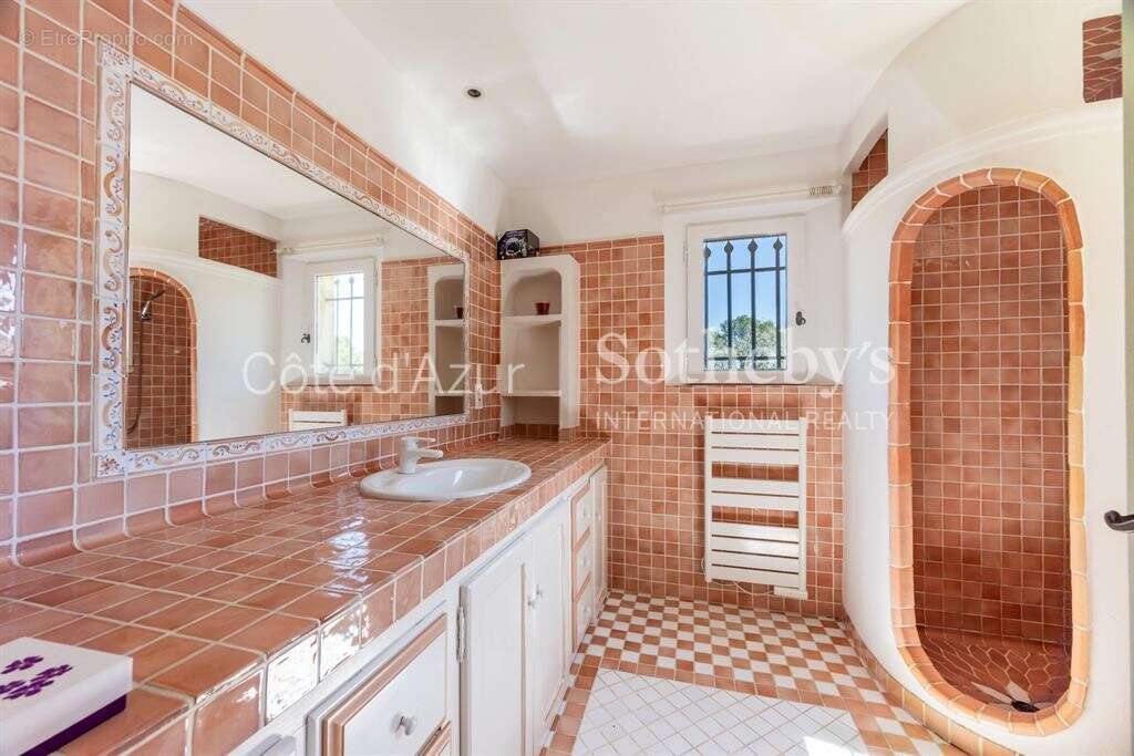 Maison à ROQUEFORT-LES-PINS