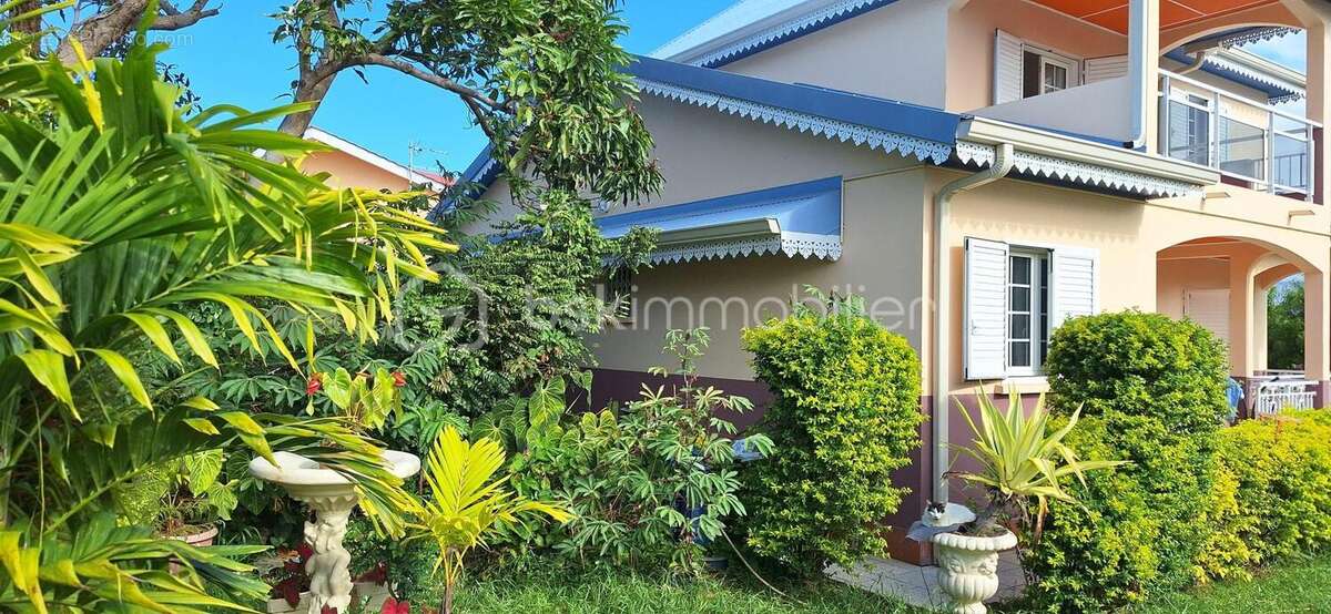 BRAS-PANON – Maison familiale de 132 m² avec jardin de 517 m² – 4 chambres - photo 3