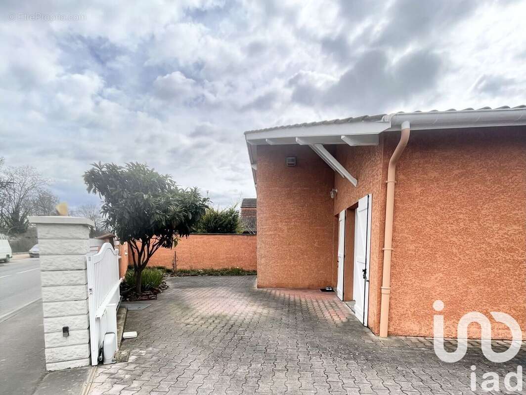 Photo 2 - Maison à DECINES-CHARPIEU