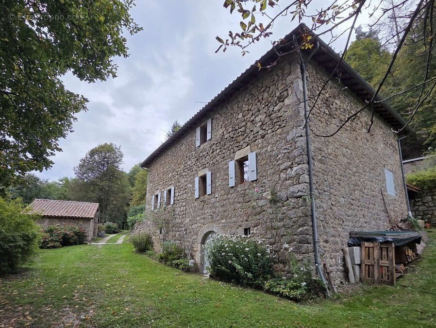 Maison à SAINT-BARTHELEMY-LE-MEIL