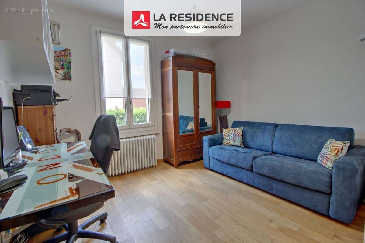 Maison 110 m² à Les Clayes-Sous-Bois  - photo 4