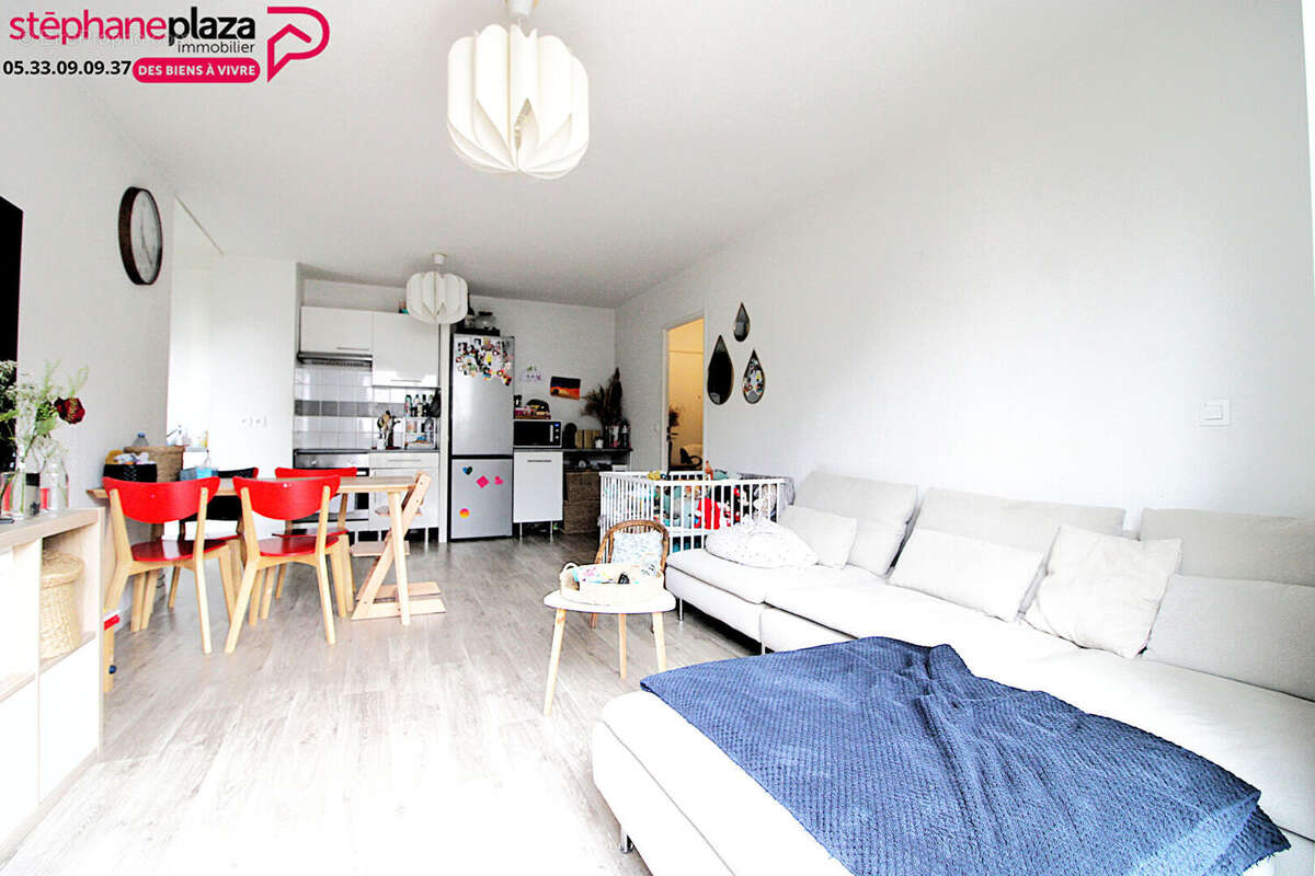 Appartement à PAREMPUYRE