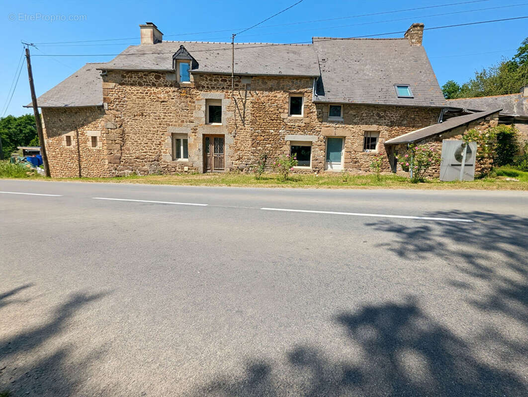 Maison à SENS-DE-BRETAGNE