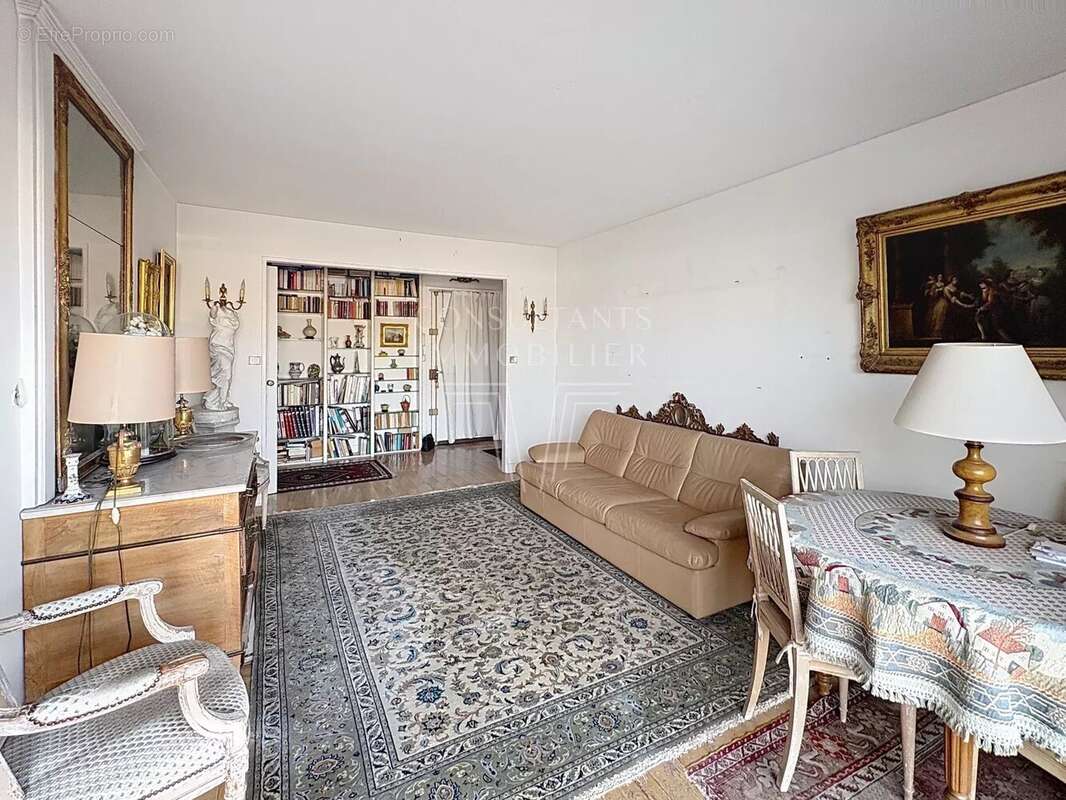 Appartement à NEUILLY-SUR-SEINE