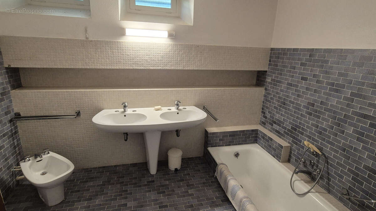 Maison à SAINT-CERNIN