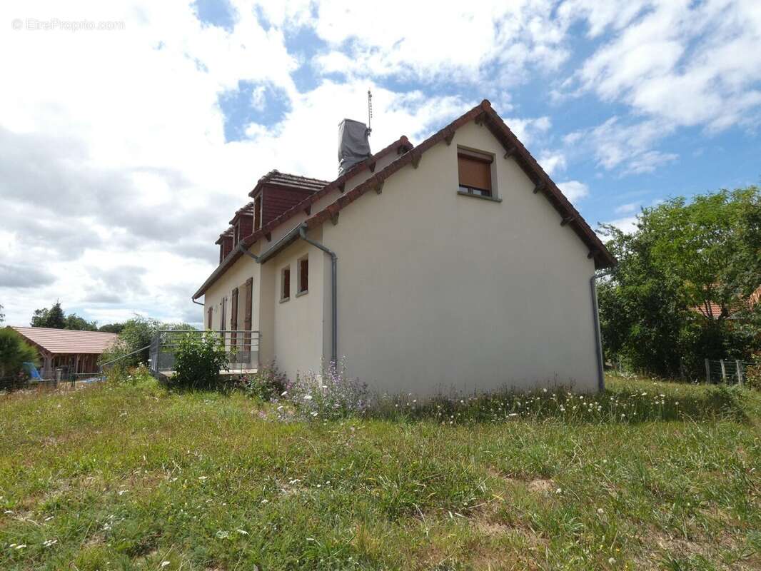 Maison 135 m² à Cressat  - photo 3