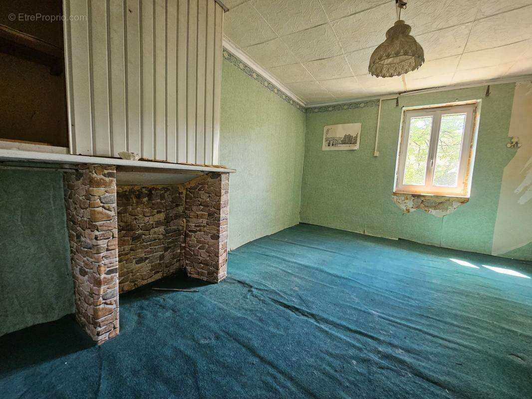 Maison à SAINT-YRIEIX-LES-BOIS