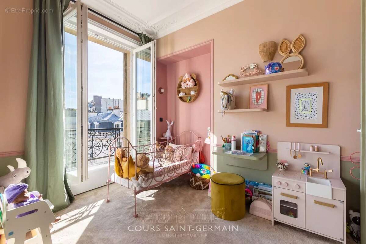 Appartement à PARIS-16E
