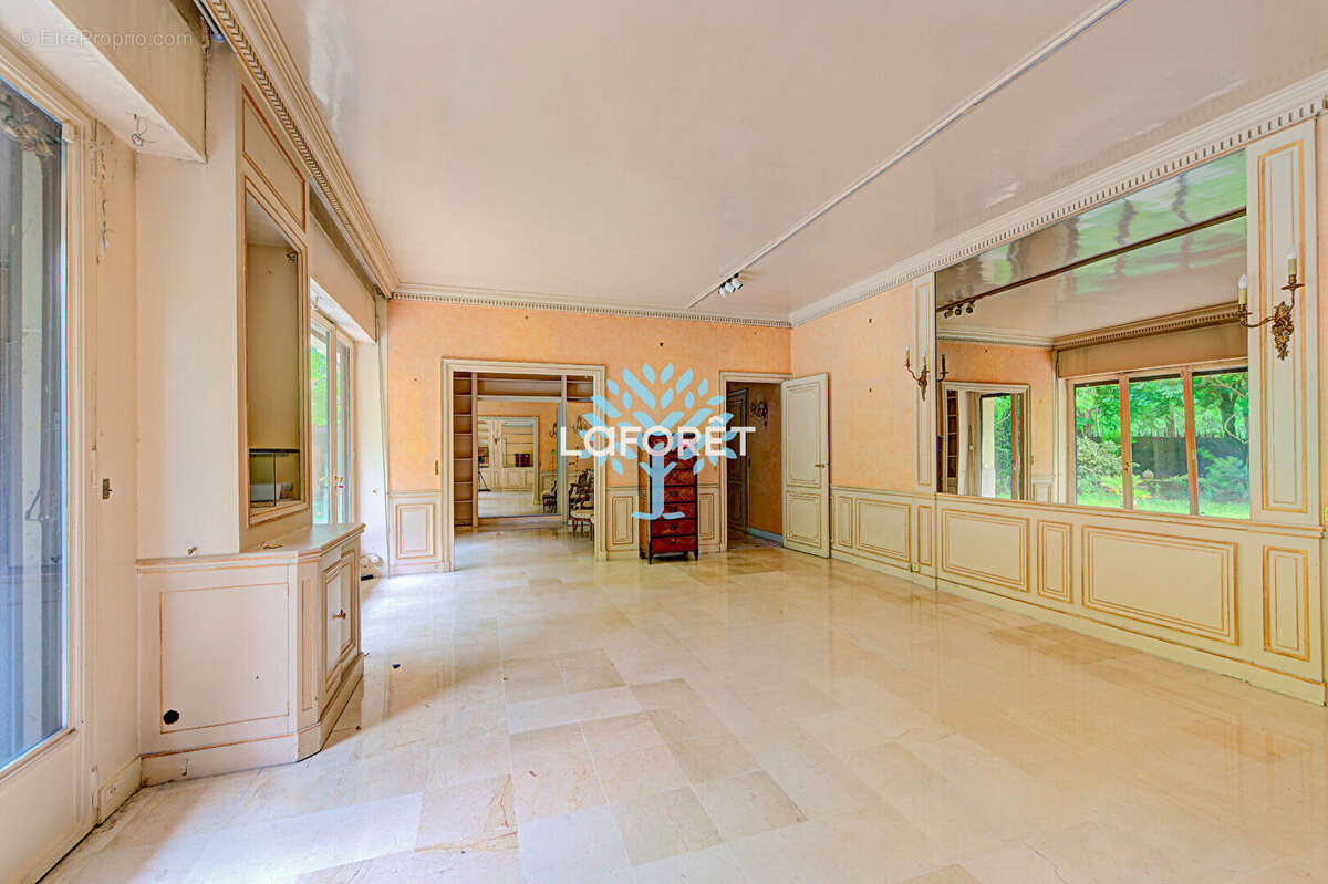 Appartement à NEUILLY-SUR-SEINE