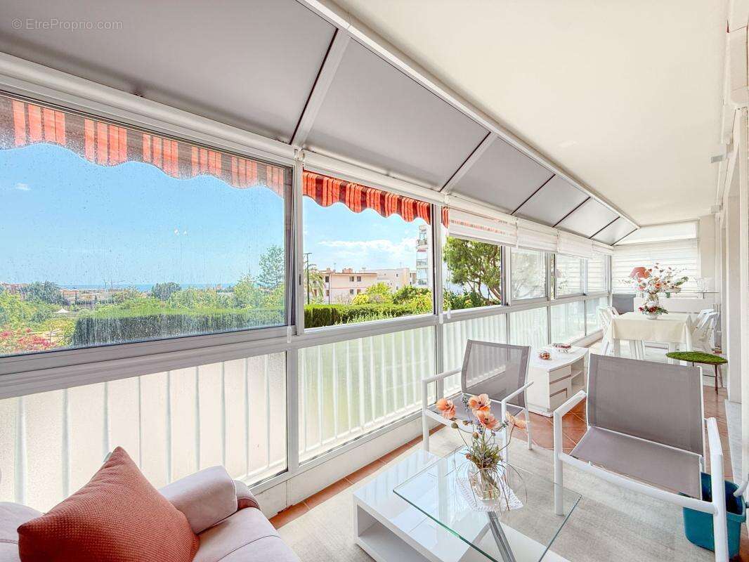 Appartement à SAINT-LAURENT-DU-VAR