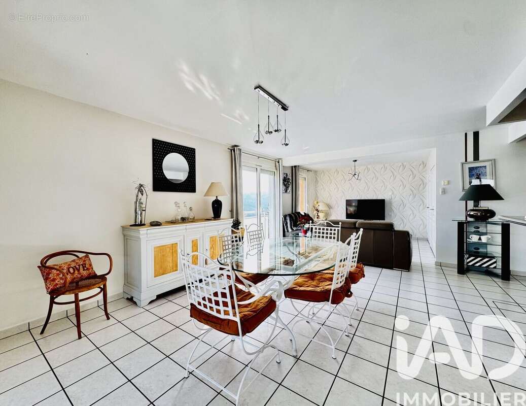 Photo 4 - Appartement à SAINT-PRIEST-EN-JAREZ