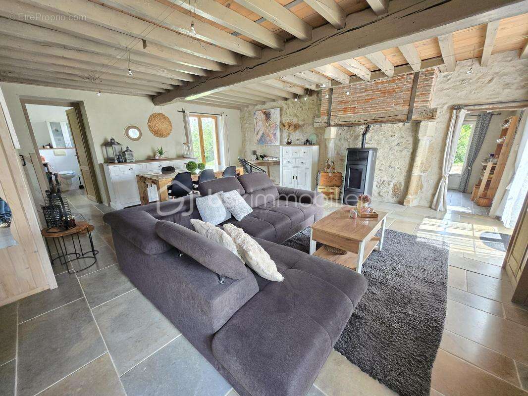 Maison à CRUX-LA-VILLE