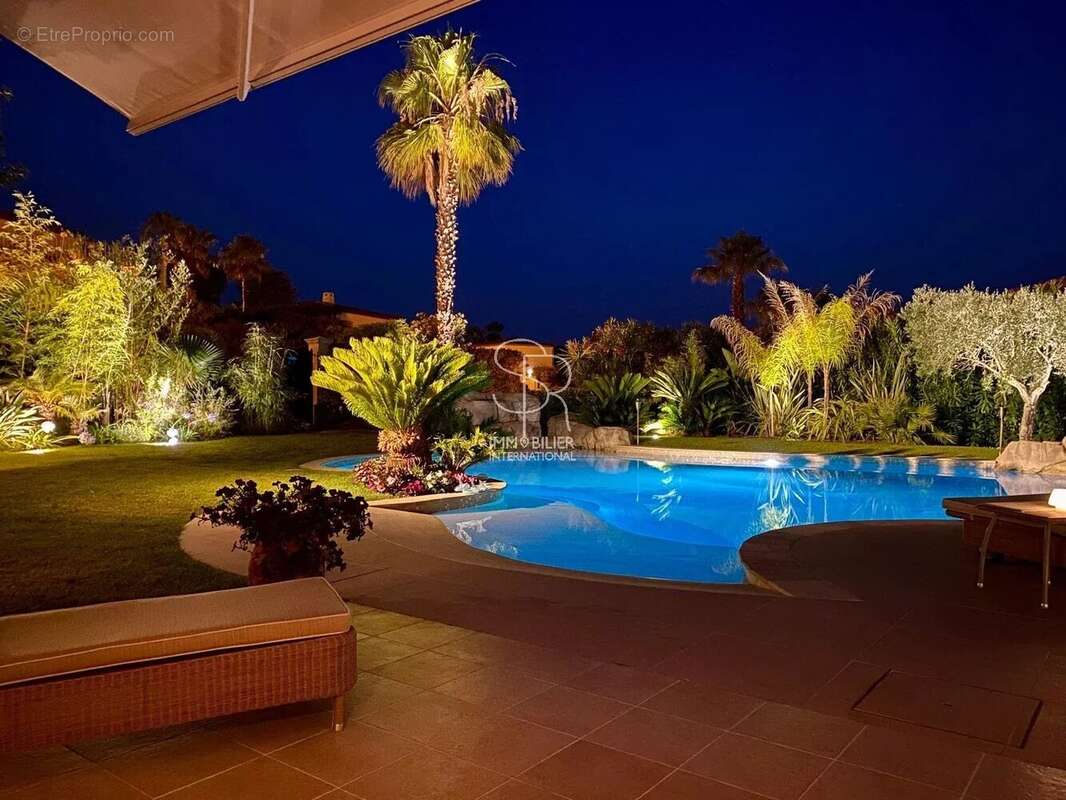 Villeneuve-Loubet · Hauts de Vaugrenier · Domaine des Oliviers · Villa indépendante vue mer panoramique - photo 4