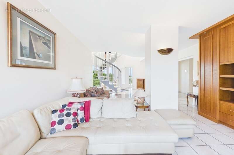 Appartement à AMBILLY