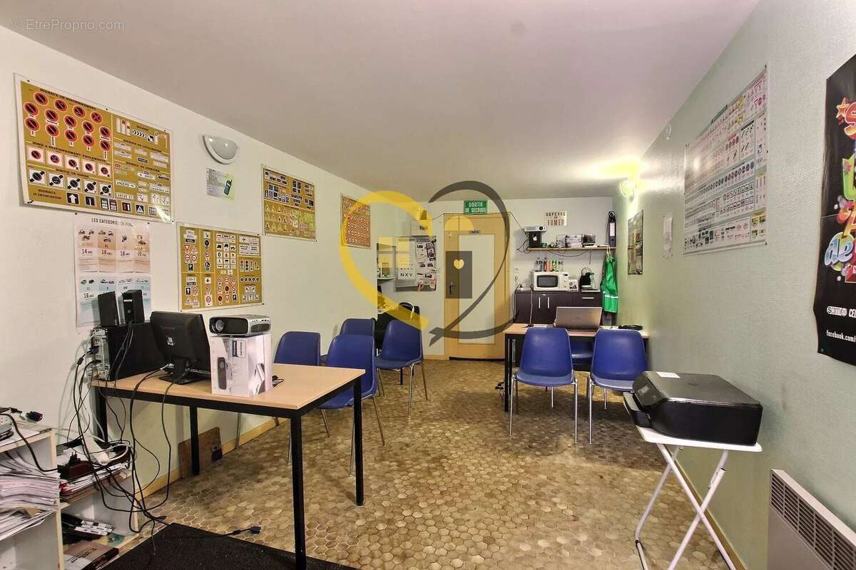 IMMEUBLE DE 196,98 m² à Saint Martin D'Auxigny - photo 4
